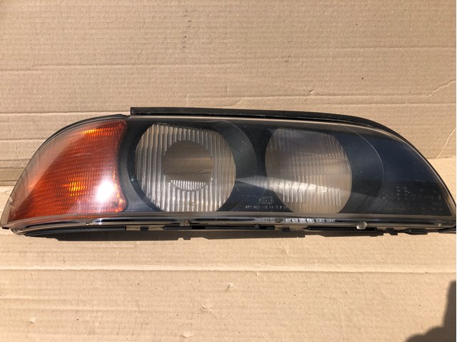 Скло правого ліхтаря 63128362832 BMW