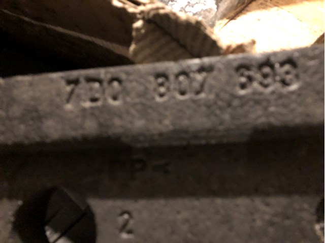Лівий кронштейн заднього бампера 7D0807393 VAG