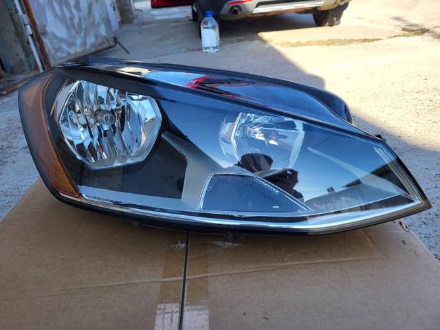 Фара передня права 5GM941006C VAG