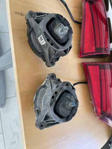 Права подушка двигуна 22116855460 BMW