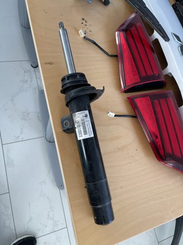 Амортизатор передньої підвіски 31316883328 BMW