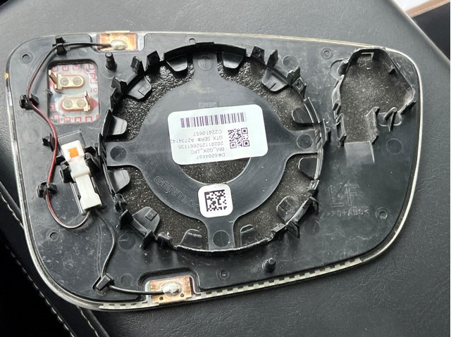 Скло дзеркала заднього виду, лівого 51169880019 BMW