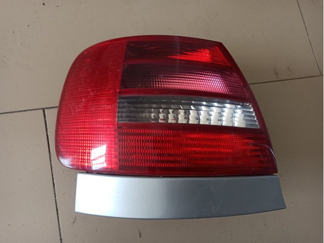 Ліхтар задній лівий 8D0945095 VAG