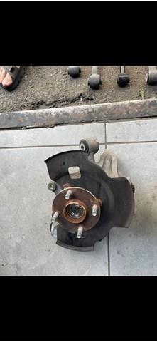 Цапфа поворотна права N2432611X MAZDA