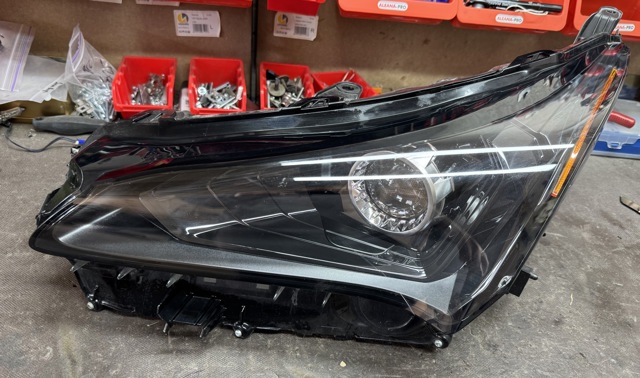Фара ліва 8107078190 TOYOTA