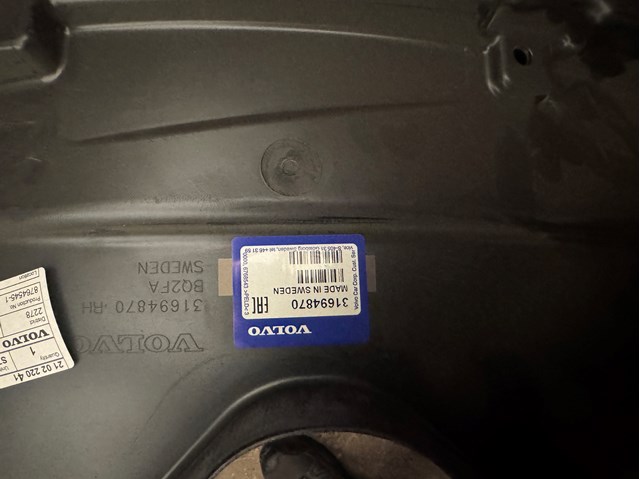 Підкрилок переднього крила, правий 31694870 VOLVO