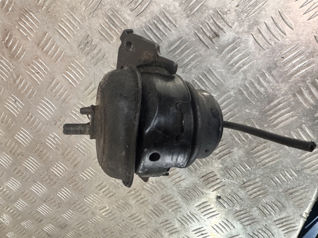 Подушка (опора) двигуна, права передня 1236130143 TOYOTA