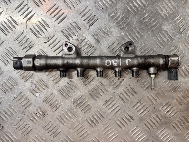 Розподільник палива 2381011040 TOYOTA