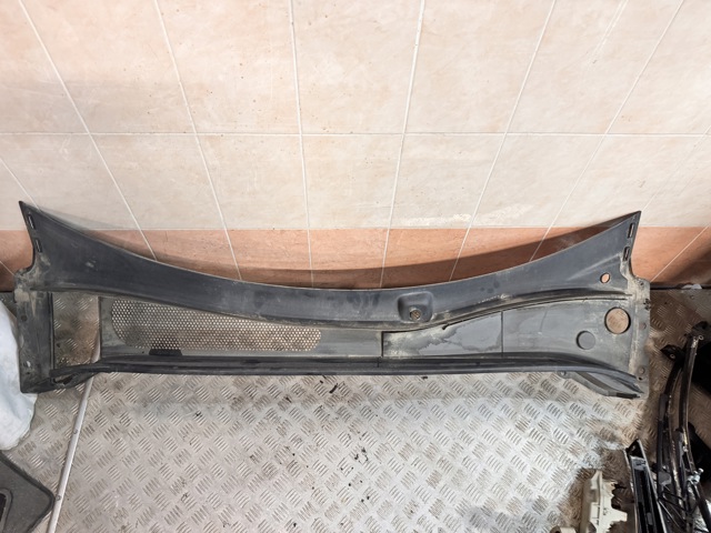 Водостік лобового скла, жабо 31352746 VOLVO