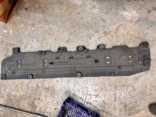 Захист днища, правий 31497352 VOLVO