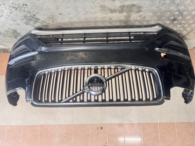 Бампер передній в зборі 39799446 VOLVO