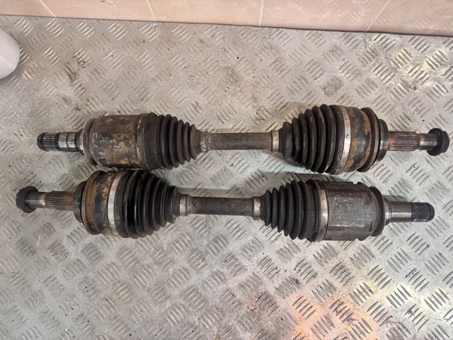 Вісь передня 4343060082 TOYOTA