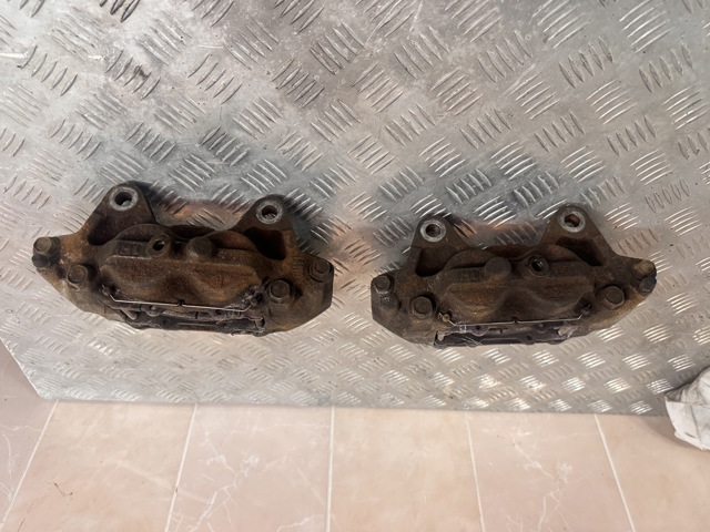 Супорт гальмівний, передній, правий 4773060350 TOYOTA
