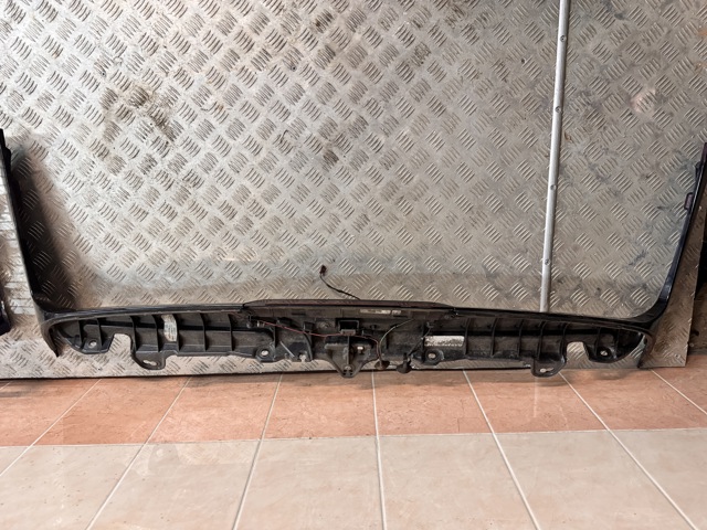Кронштейн заднього спойлера 51629447772 BMW