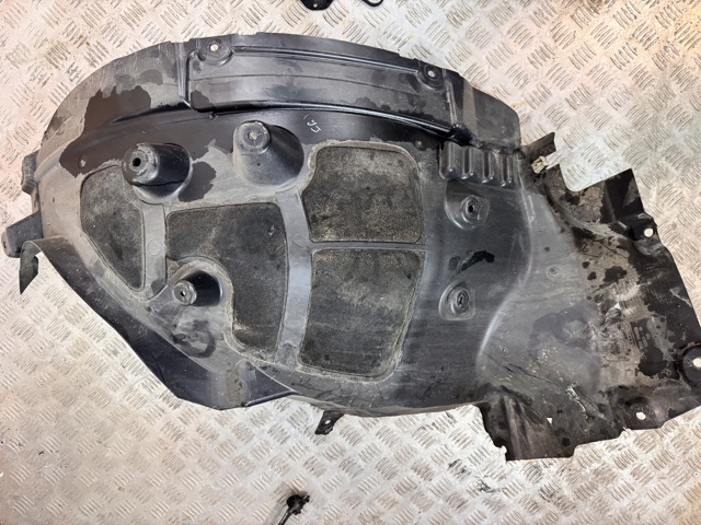 Підкрилок переднього крила, правий задній 51717424908 BMW