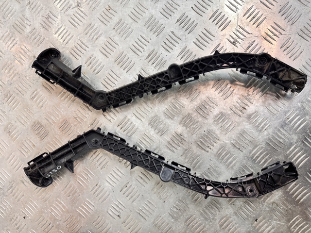 Кронштейн бампера заднього, правий 5215560080 TOYOTA