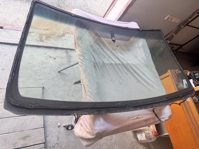 Переднє скло 5610160F80 TOYOTA