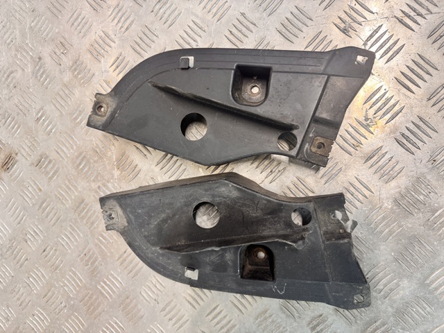 Переднє ліве ікло бампера 5872460020 TOYOTA