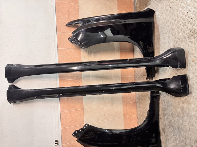 Накладка зовнішня (молдинг) порога, правий 7580560050 TOYOTA