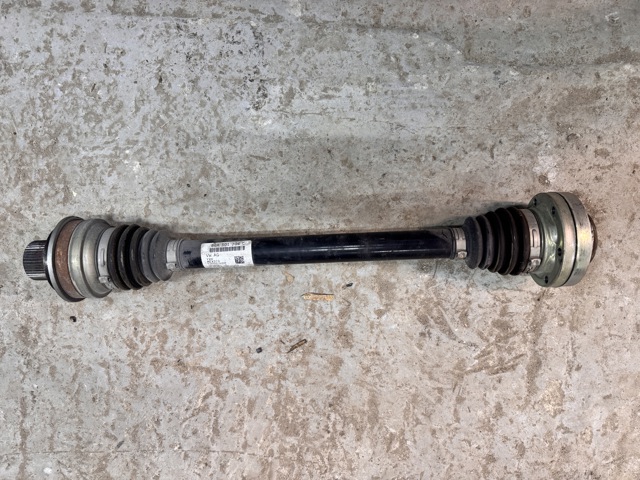Піввісь задня, права 80A501204G VAG