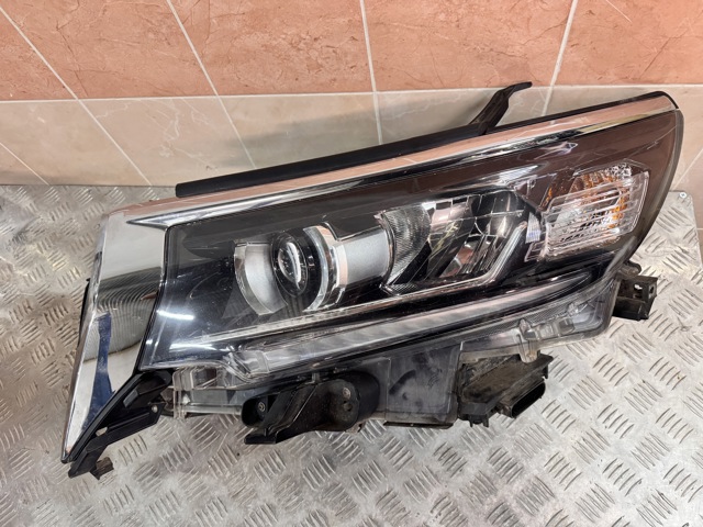 Фари 8118560N20 TOYOTA