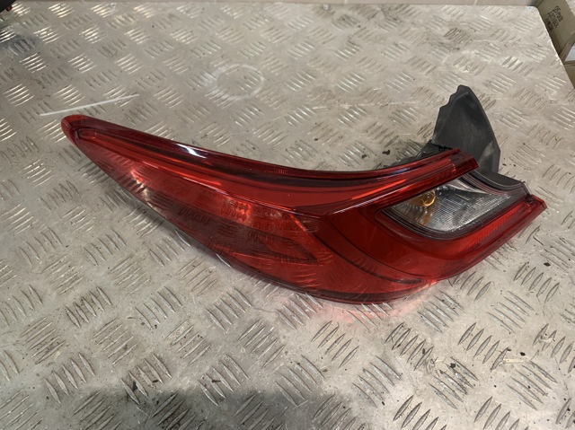 Задня ліва зовнішня фара 81560AQ010 TOYOTA