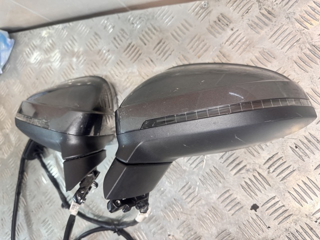 Дзеркало ліве 8W8857409E9B9 VAG