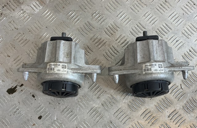 Кронштейн подушки (опори) двигуна, правої JK836A002GB LAND ROVER