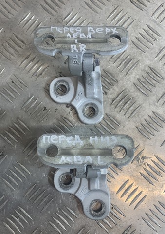 Шарнір передніх лівих дверей LR073600 LAND ROVER