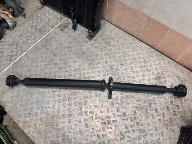 Вал карданний задній LR092694 LAND ROVER