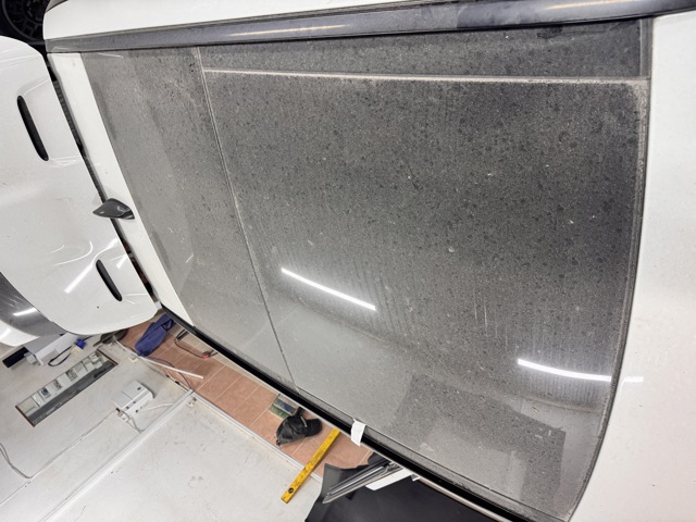 Скло даху LR093995 LAND ROVER