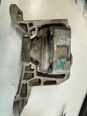 Права подушка двигуна AV616F012FA FORD