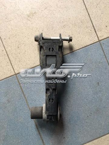 Балансир задній правий LR068166 LAND ROVER
