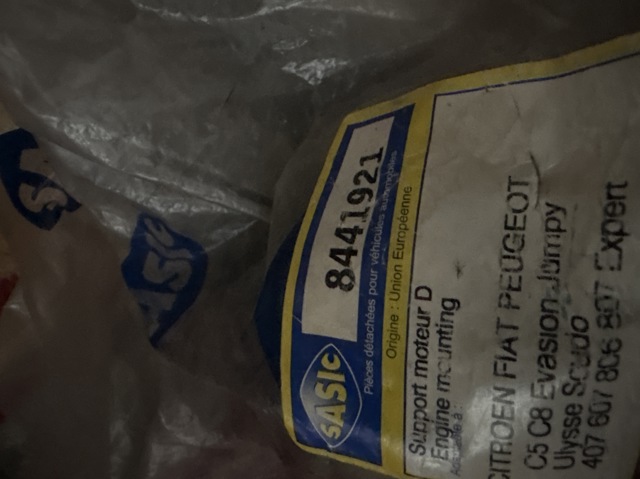 Подушка (опора) двигуна, права верхня 8441921 SASIC