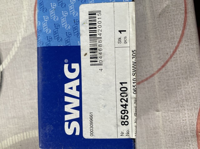 Втулка стабілізатора переднього, ліва 85942001 SWAG