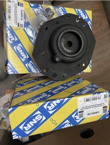 Подушка амортизатора переднього KB65906 SNR