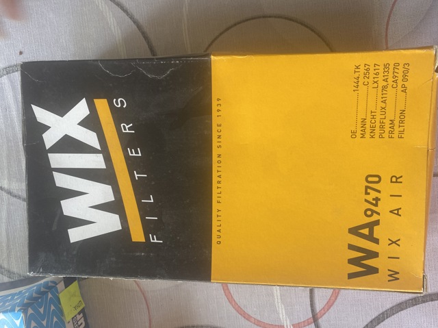 Автомобільний фільтр повітря WA9470 WIX