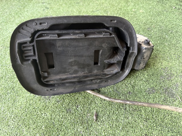 Дверцята бензобака 3V5809702B VAG