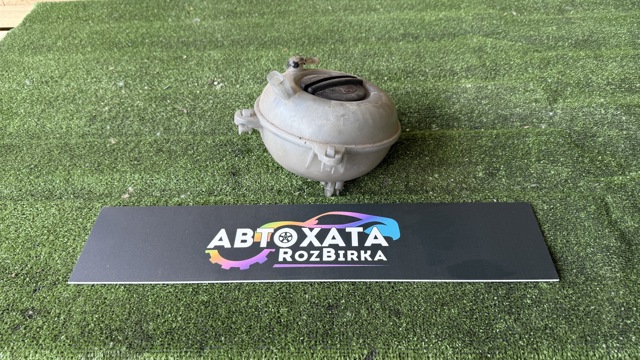 Бачок для води Фольксваген Пассат B8