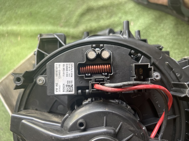 Регулятор оборотів пічки 5Q0907521E BOSCH
