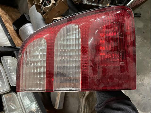 Ліхтар задній внутрішній правий 8158160070 TOYOTA