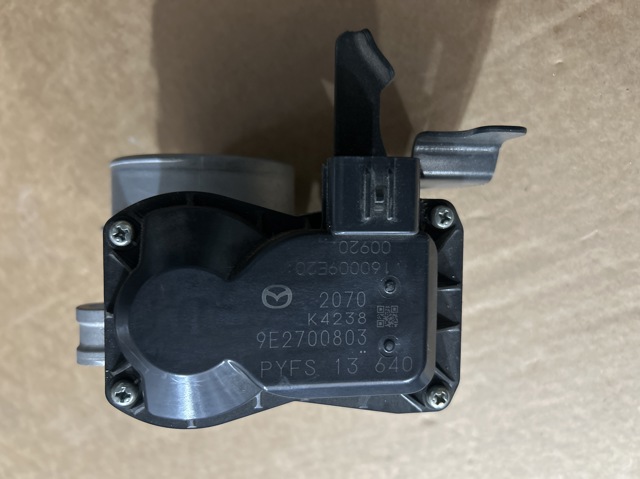 Блок дросельної заслінки PYFS13640 MAZDA