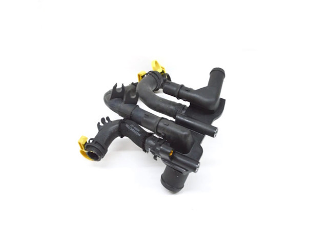 Патрубок системи охолодження LR005819 LAND ROVER