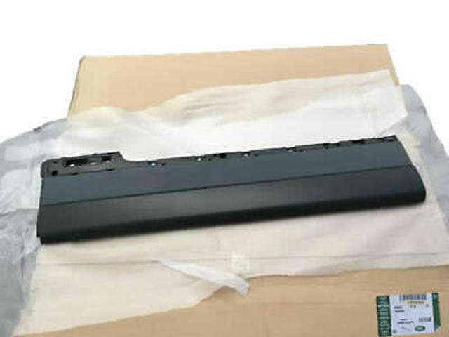 Молдинг передніх лівих дверей, нижній LR125981 LAND ROVER