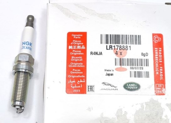 Свічки запалювання (запальні) і дроти LR178881 LAND ROVER