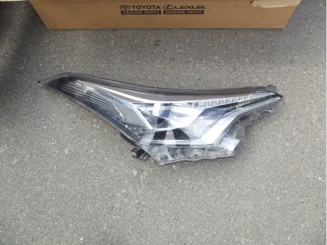 Фара комбінована, передня 81130F4390 TOYOTA