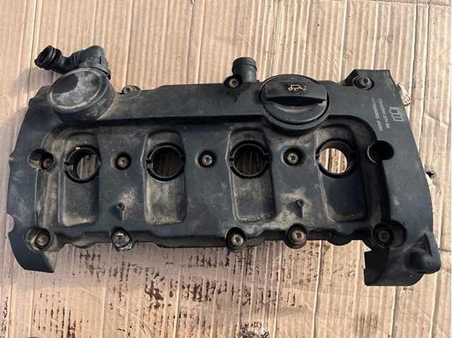Кришка двигуна 06F103469D VAG