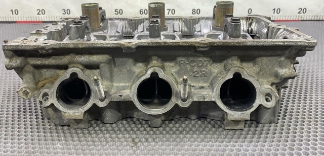 Головка блоку циліндрів (ГБЦ), права 11040CD700 NISSAN