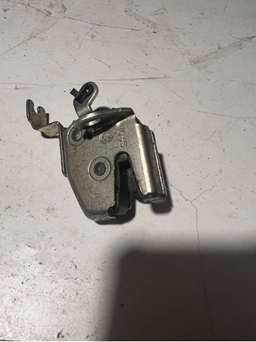 Замок задньої лівої двостулковщї двері, верхній 1358202080 PEUGEOT