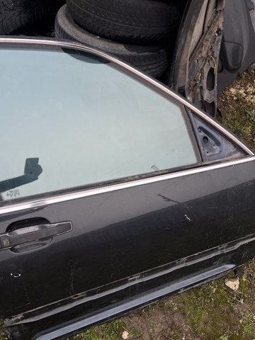 Скло передньої правої двері 1407200218 MERCEDES